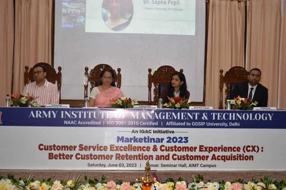 सेमिनार में ग्राहकों के सेवा उत्कृष्टता के प्रति की गई चर्चा सेमिनार में ग्राहकों के सेवा उत्कृष्टता के प्रति की गई चर्चा